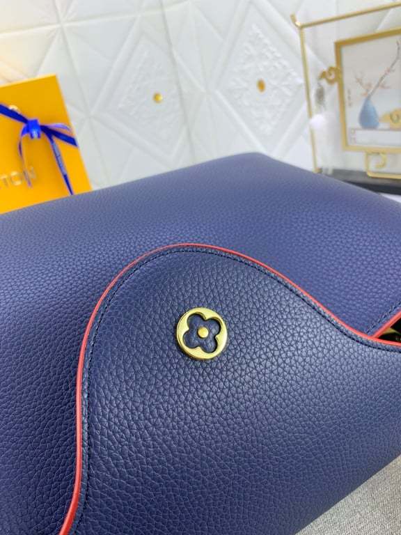 LUV CAPUCINES MM BLUE