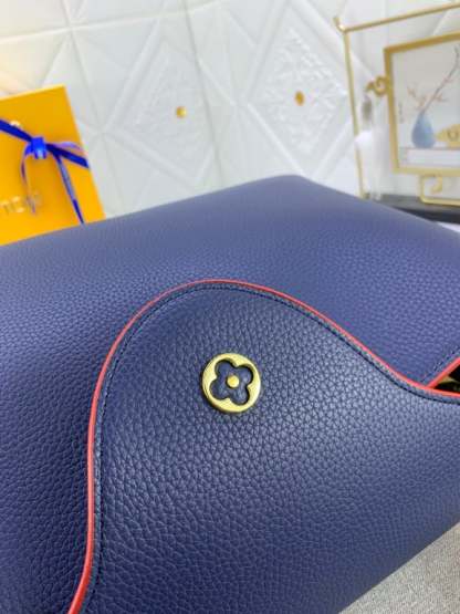 LUV CAPUCINES MM BLUE