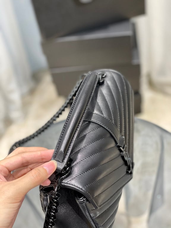 SAINT LAURENT COLLEGE MEDIUM CHAIN BAG IN QUILTED LEATHER BLACK NOIR 24CM