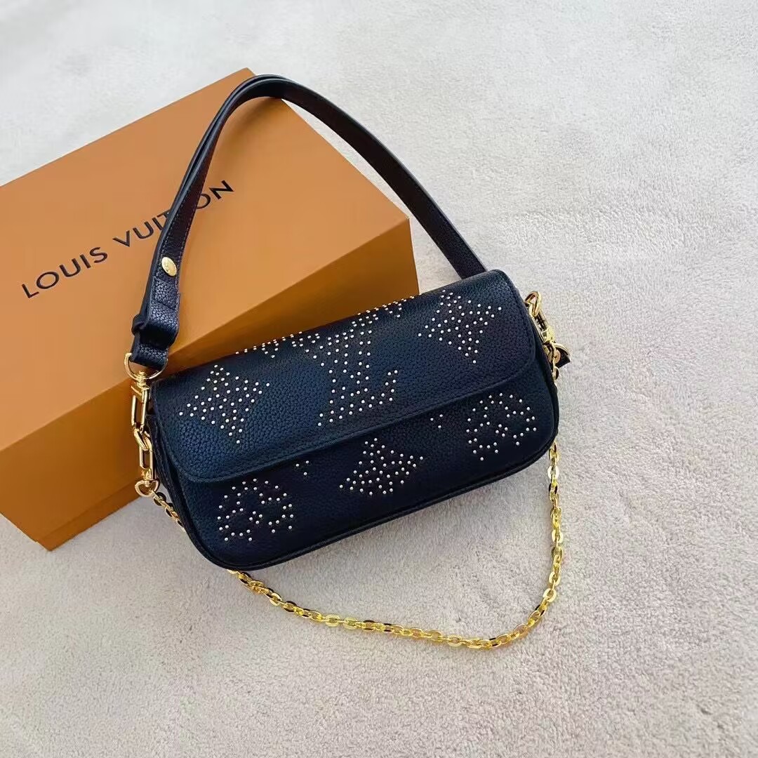 LV WALLET ON CHAIN IVY BLACK 22CM M82653