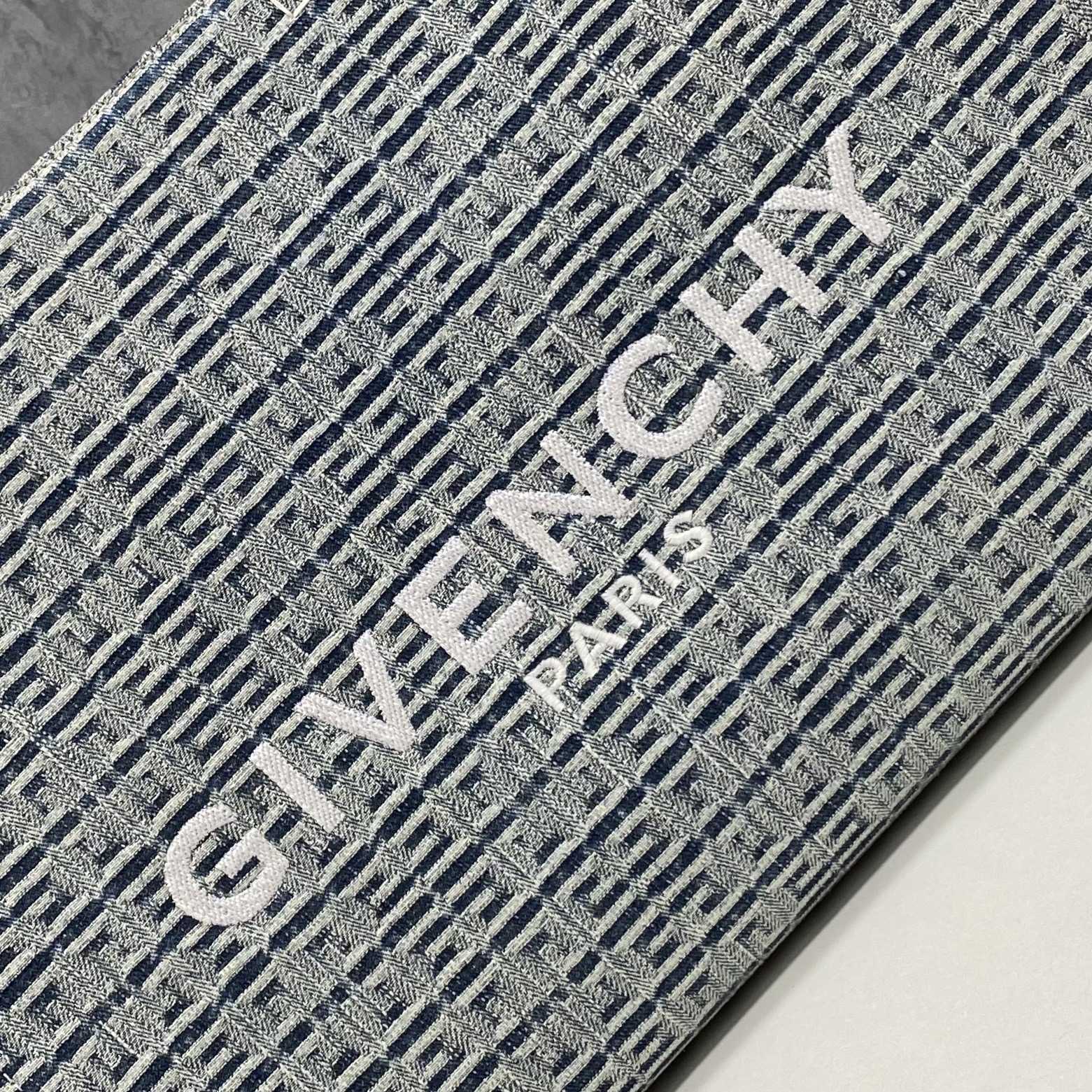 gv Medium G Tote Shopping Bag Denim Blue For Women, Handbags, Shoulder Bags 7.5in/19cm GVC BB50N2B1GC-457