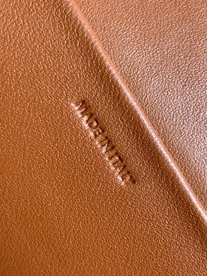 CE BESACE CUIR TRIOMPHE IN SMOOTH CALFSKIN TAN 111233DU304LU