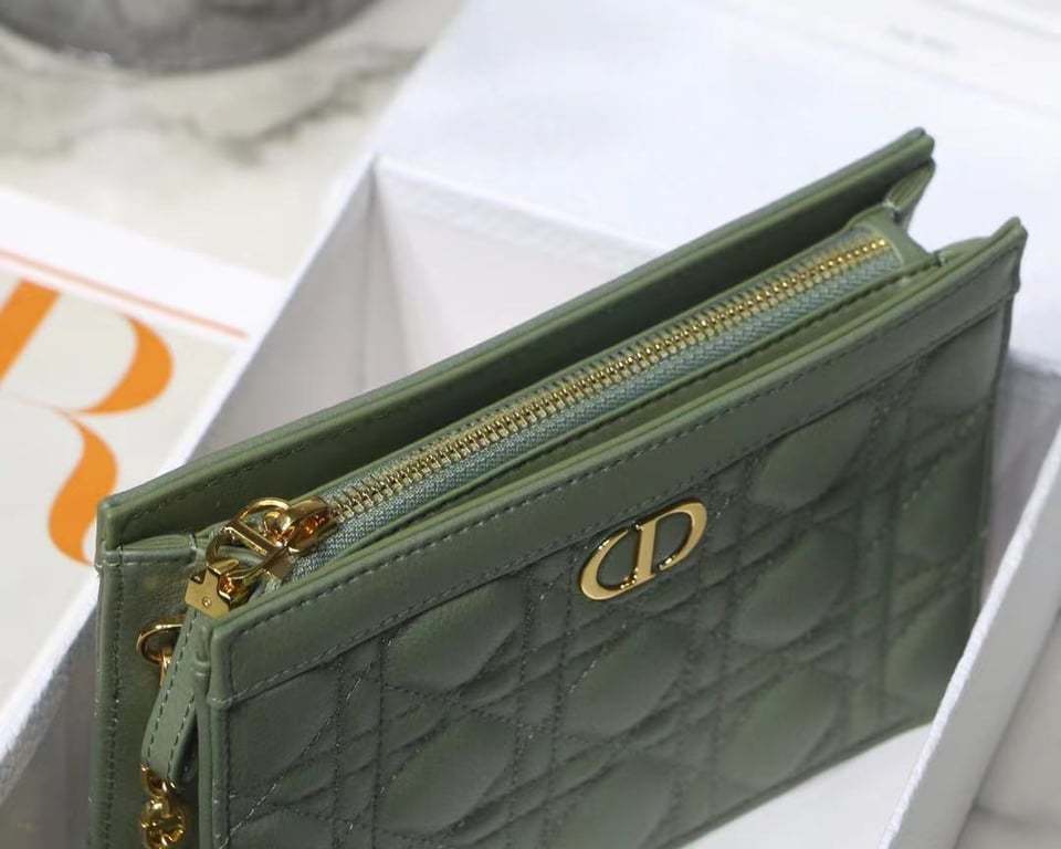 dir CARO ZIPPED POUCH WITH CHAIN CEDAR GREEN S5106UWHC_M67H
