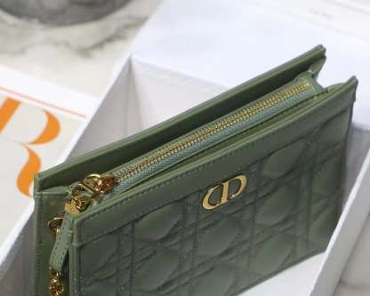 dir CARO ZIPPED POUCH WITH CHAIN CEDAR GREEN S5106UWHC_M67H