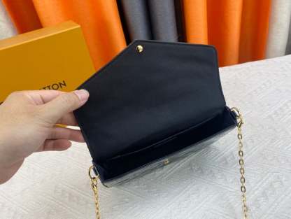LUV POCHETTE FELICE AMARANTE MONOGRAM VERNIS BLACK 21CM