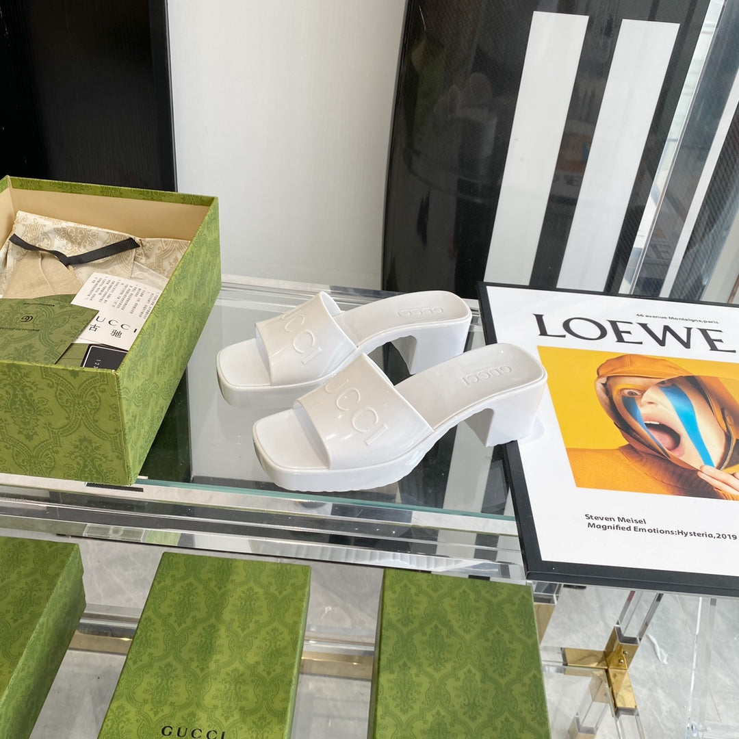 SANDAL GG WOMEN'S RUBBER SLIDE SANDAL WHITE 624730 J8700 9022