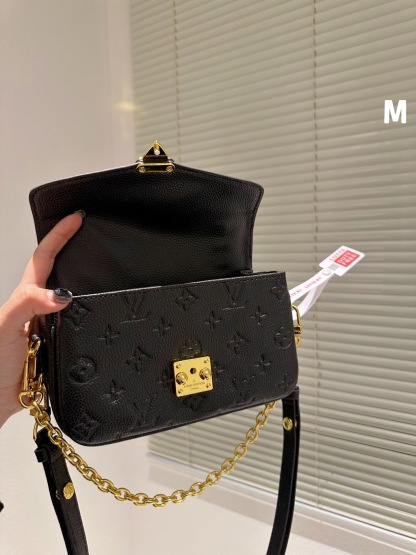 LV MICRO MÉTIS BLACK WITH GOLD CHAIN 22CM M41487