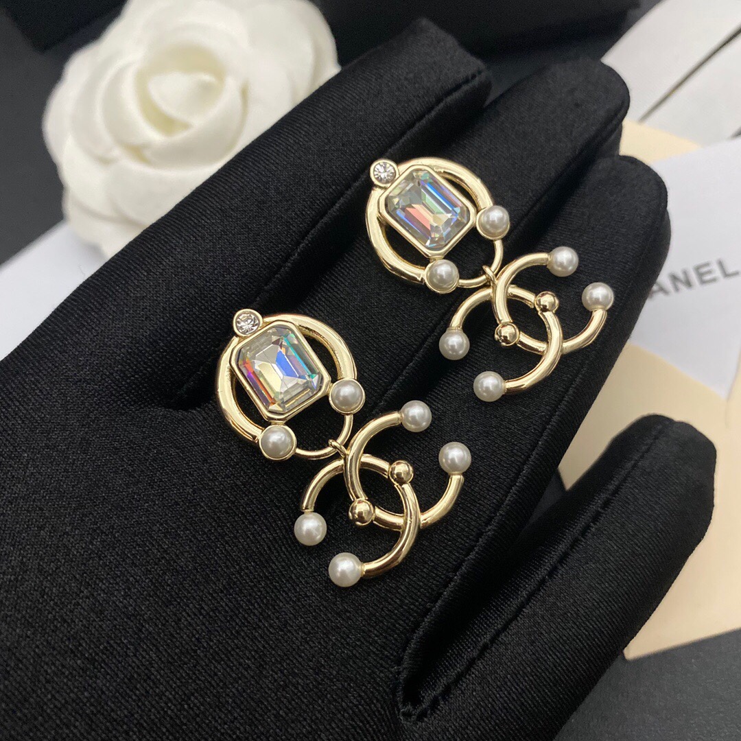 CC WHITE CRYSTALS EARRINGS