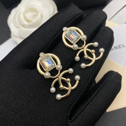 CC WHITE CRYSTALS EARRINGS