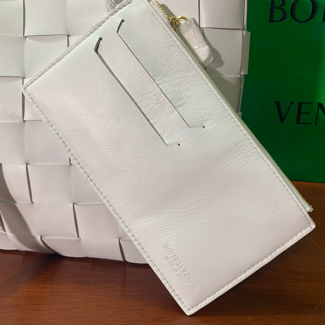 BV Shoulder Bag Nappa White, For Women, Women’s Bags 12.9in/33cm