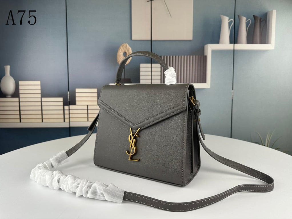 SAINT LAURENT CASSANDRA MEDIUM TOP HANDLE IN GRAIN DE POUDRE EMBOSSED FOG LEATHER 24CM