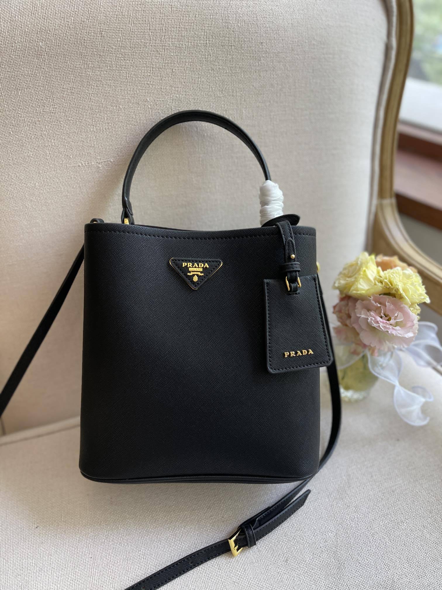 PR MEDIUM SAFFIANO LEATHER PANIER BAG BLACK 1BA2122ERXF0LJ4VOOO