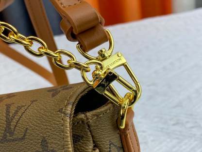 LUV WALLET ON CHAIN IVY BEIGE