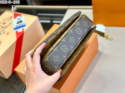 LUV 25CM POCHETTE METIS MONOGRAM REVERSE