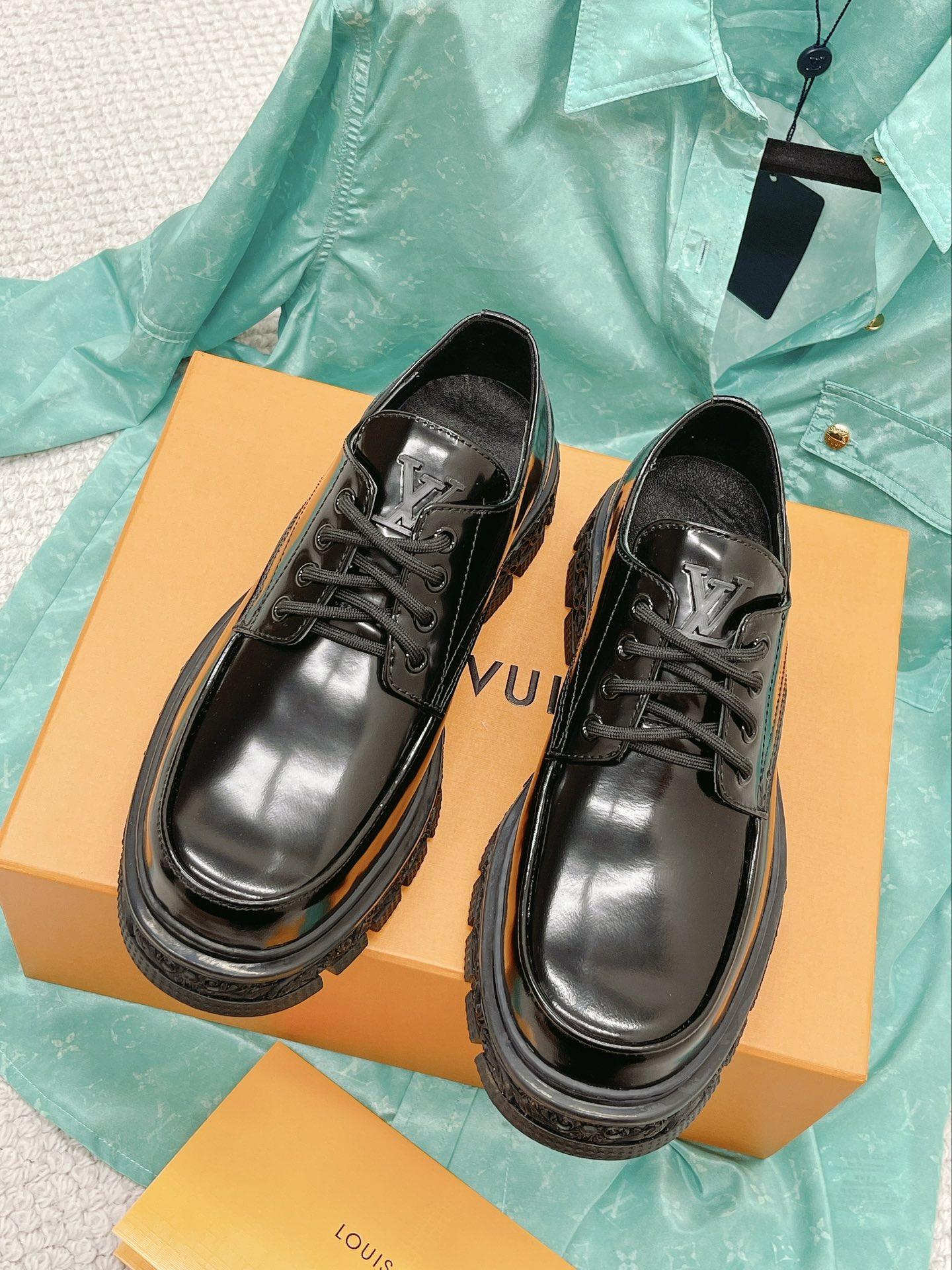 LUV LV BAROQUE DERBY BLACK