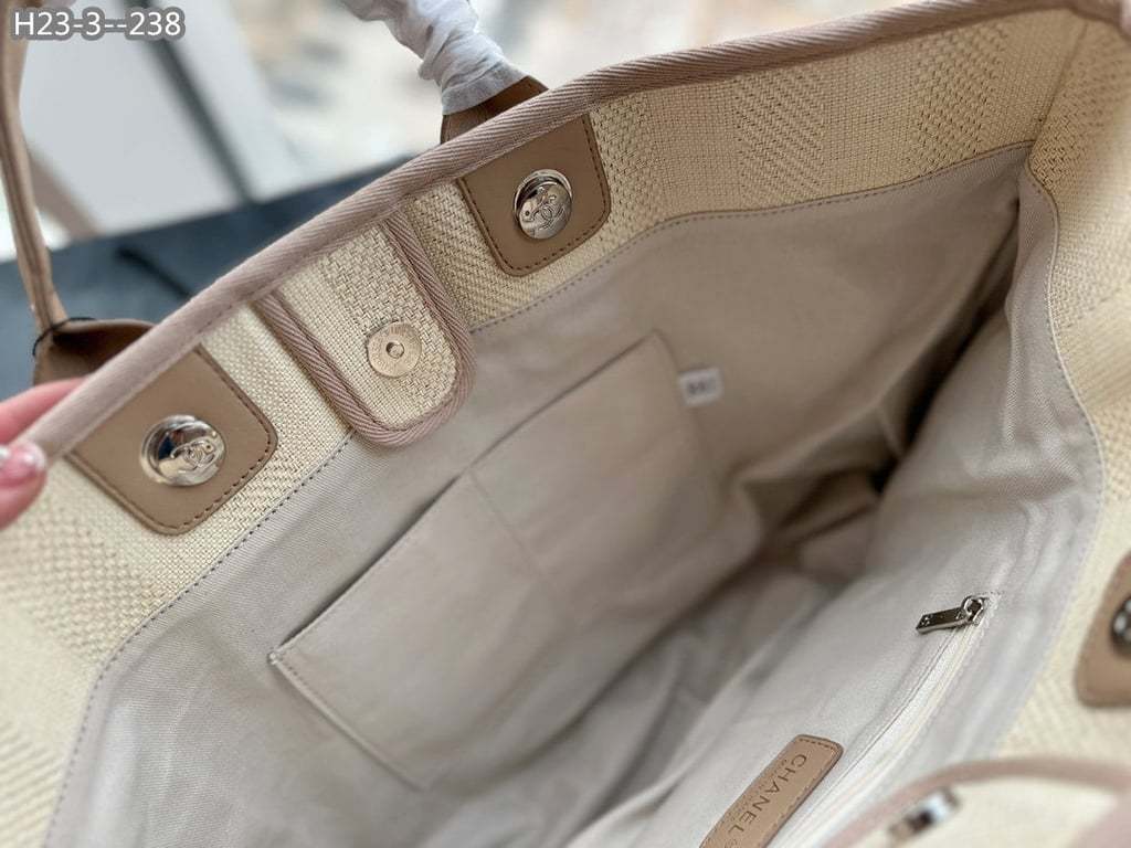 CHL 38CM BEIGE AND BROWN DEAUVILLE MEDIUM CANVAS