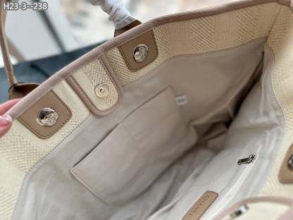 CHL 38CM BEIGE AND BROWN DEAUVILLE MEDIUM CANVAS