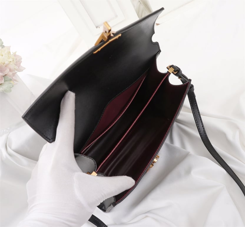 SAINT LAURENT CASSANDRA MEDIUM TOP HANDLE BAG BLACK GOLD 24CM