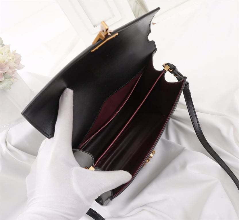 SAINT LAURENT CASSANDRA MEDIUM TOP HANDLE BAG BLACK GOLD 24CM