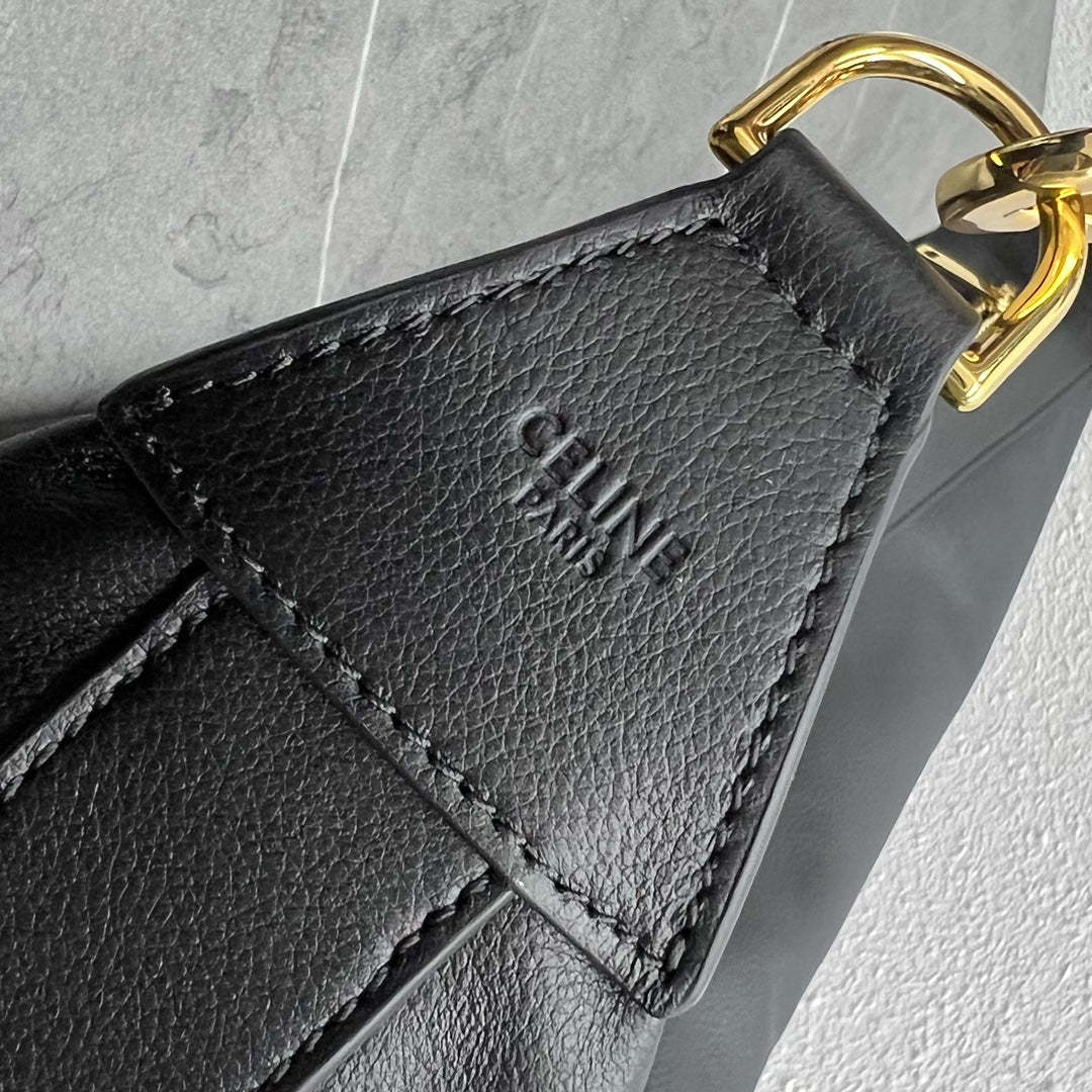 CE Medium Leandre Bag In Supple Black For Women 14in/35cm 197263DV7.38NO