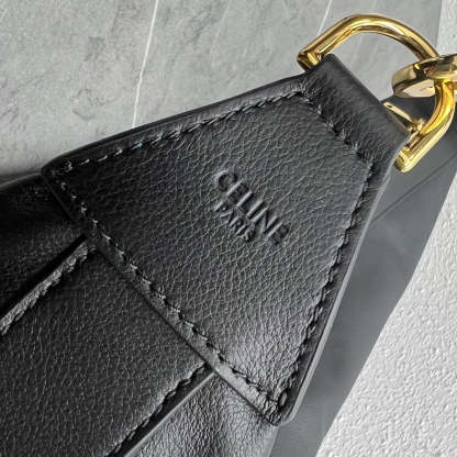 CE Medium Leandre Bag In Supple Black For Women 14in/35cm 197263DV7.38NO