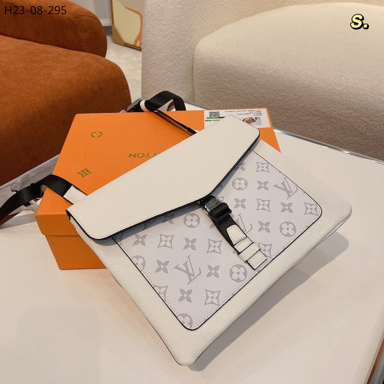 LUV OUTDOOR FLAP MESSENGER MONOGRAM TAIGARAMA 27CM M30411