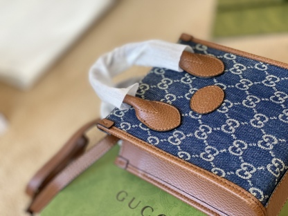 GG MINI TOTE BAG WITH INTERLOCKING G SUPREME CANVAS 671623 2KQGT 8375