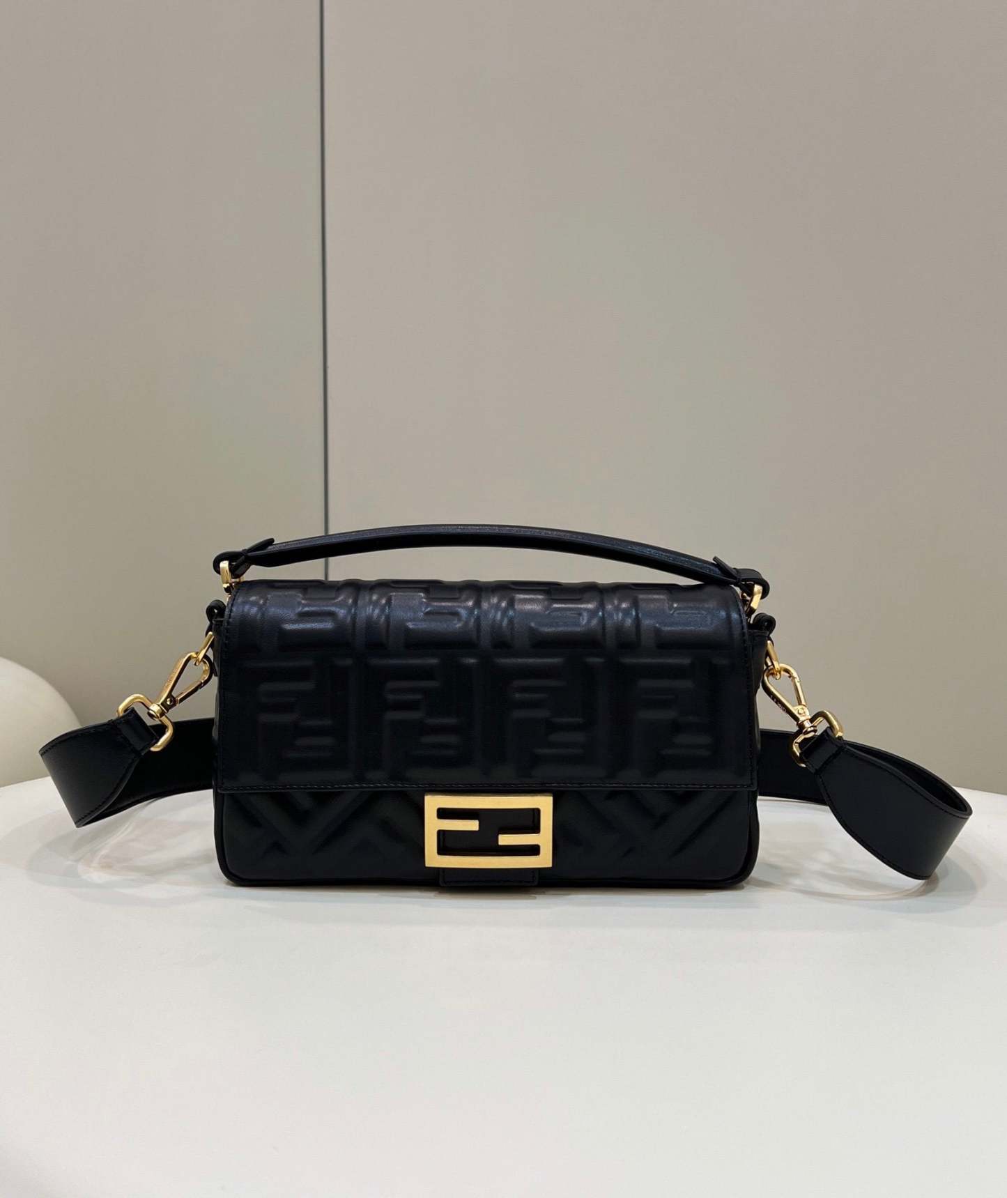 FI Baguette Black For Women, Women’s Handbags, Shoulder And Crossbody Bags 10.6in/27cm FF 8BR600A72VF15ZW