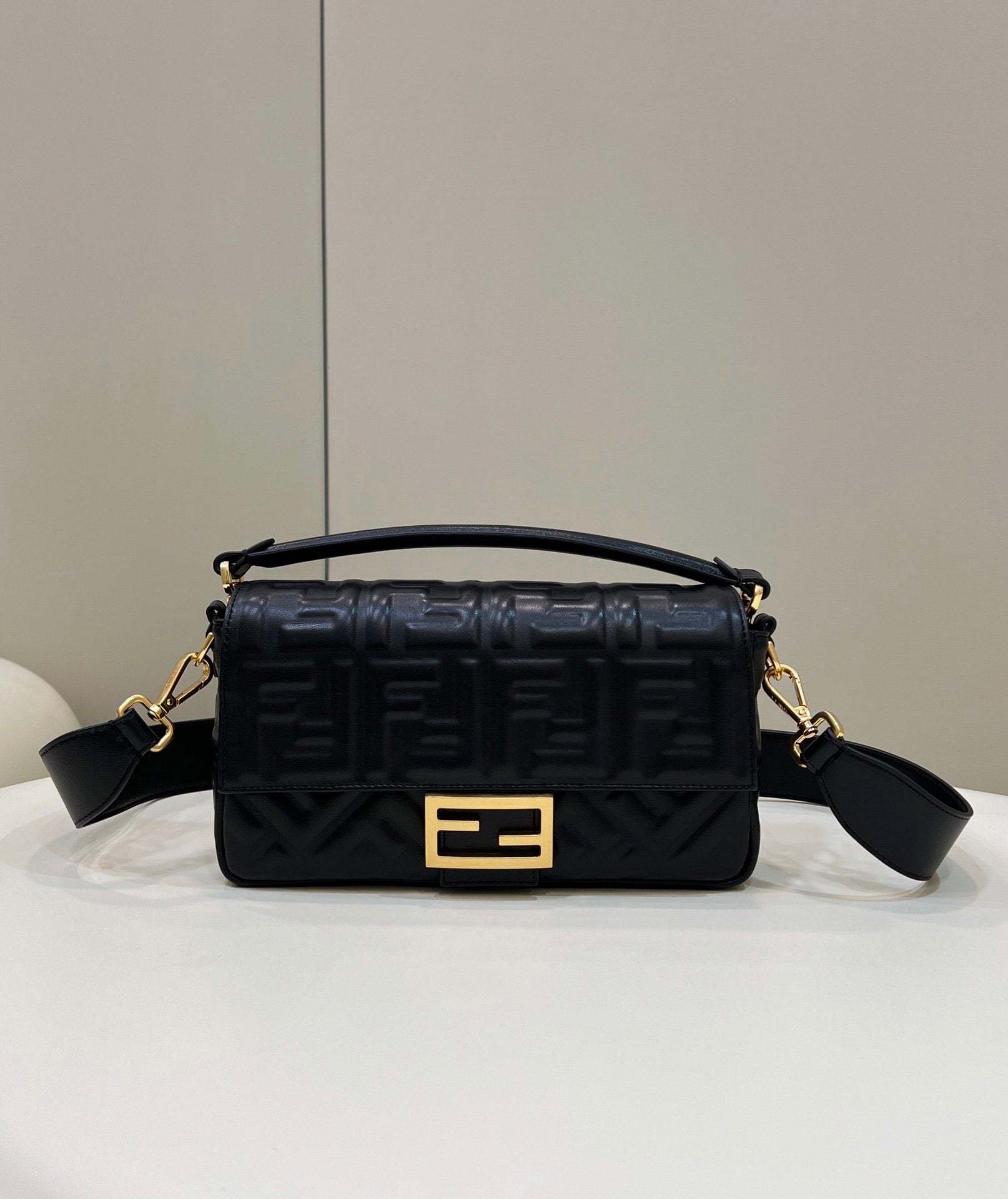 FI Baguette Black For Women, Women’s Handbags, Shoulder And Crossbody Bags 10.6in/27cm FF 8BR600A72VF15ZW
