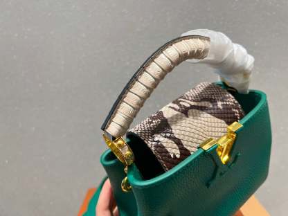 LUV CAPUCINES MINI GREEN SNAKE SKIN 20CM