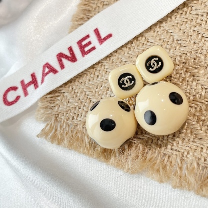 CC BALL BEIGE EARRINGS