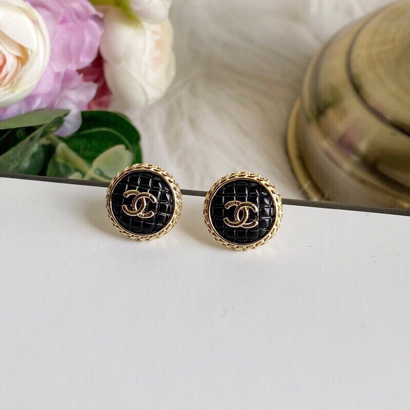 CC BUTTON EARRINGS