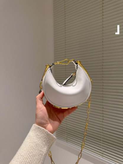 FD NANO GRAPHY WHITE LEATHER CHARM 19CM