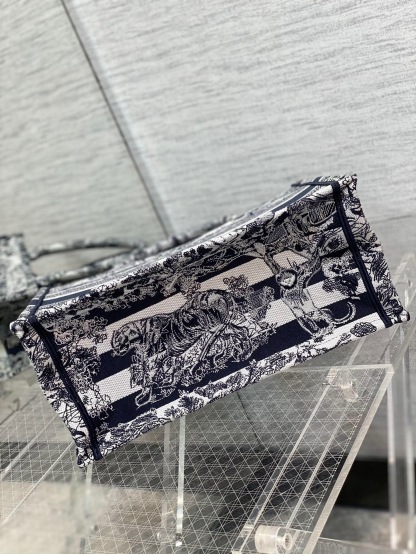 DOR MEDIUM BOOK TOTE NAVY BLUE TOILE DE JOUY STRIPES EMBROIDERY 36CM M1296ZRLP M928
