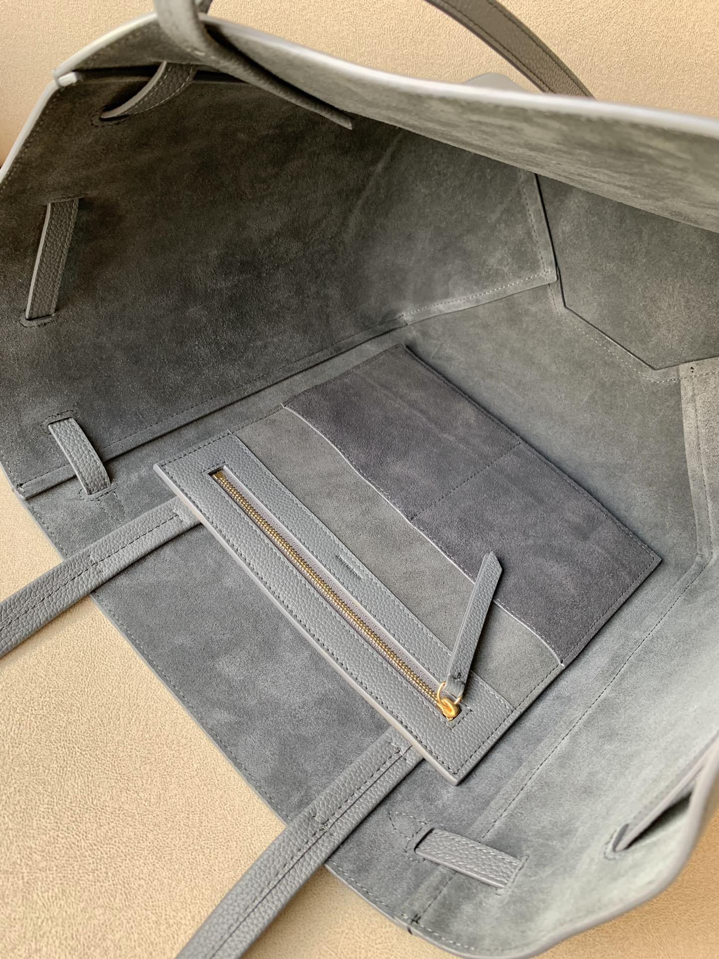 CE Small Cabas Phantom In Soft Grained Grey For Women 12in/31cm 189023TNI.10DC