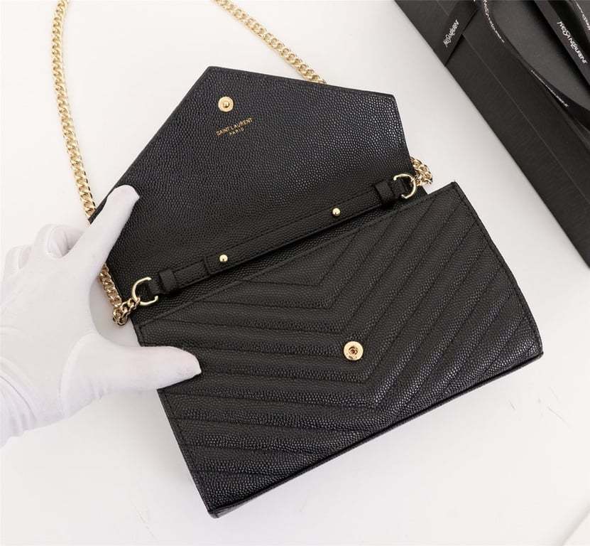 SAINT LAURENT CASSANDRE MATELASSE CHAIN WALLET IN GRAIN DE POUDRE EMBOSSED BLACK GOLD 22CM