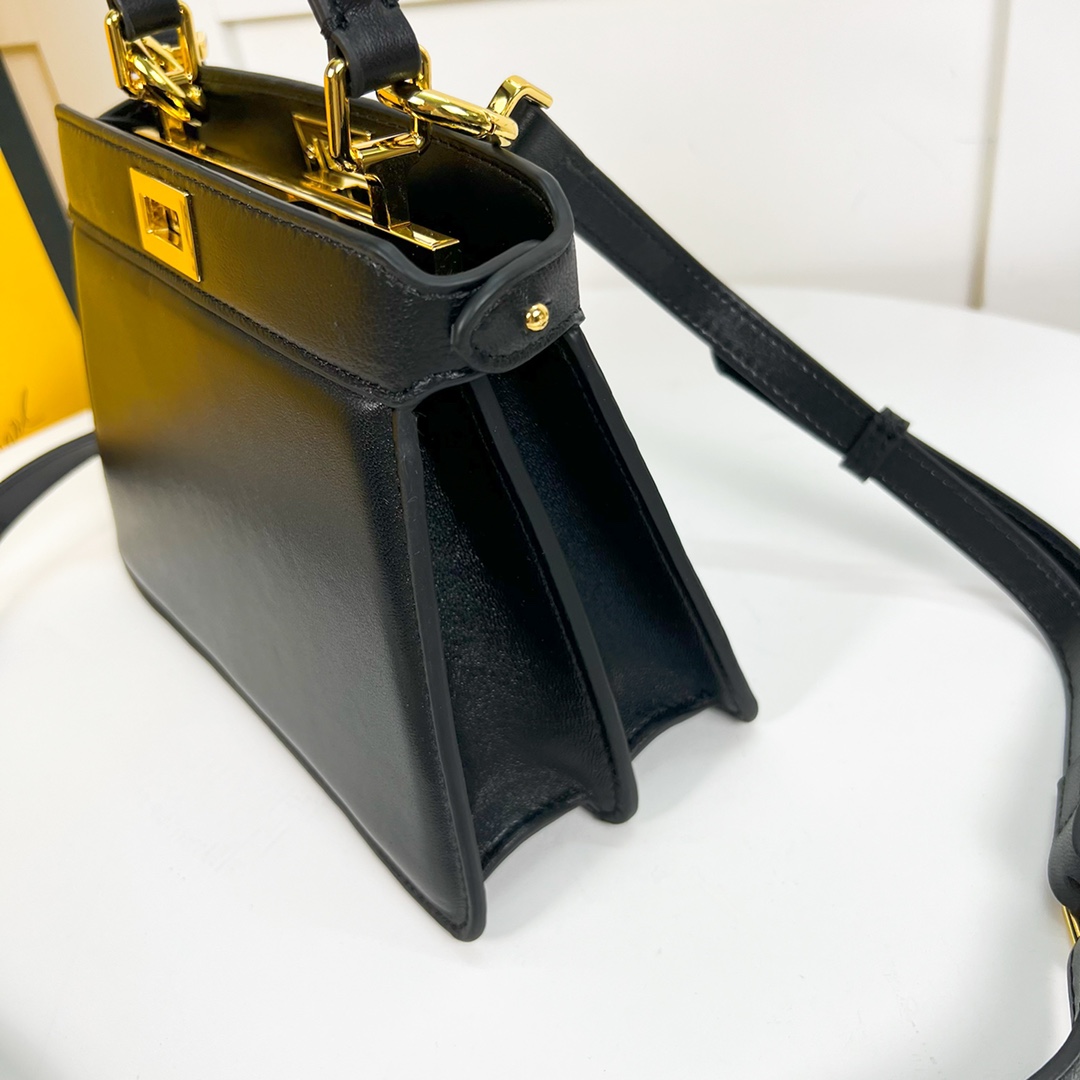 FD PEEKABOO ISEEU PETITE BLACK 8BN335ABVEF0KUR