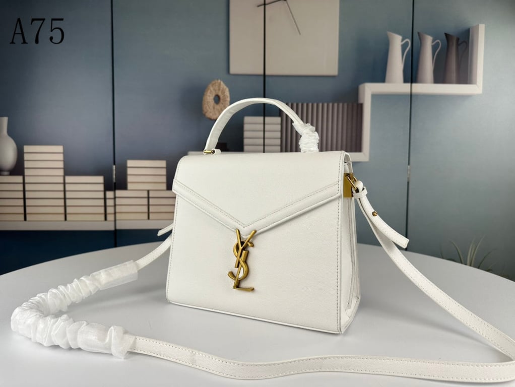 SAINT LAURENT CASSANDRA MEDIUM TOP HANDLE IN GRAIN DE POUDRE EMBOSSED WHITE LEATHER 24CM
