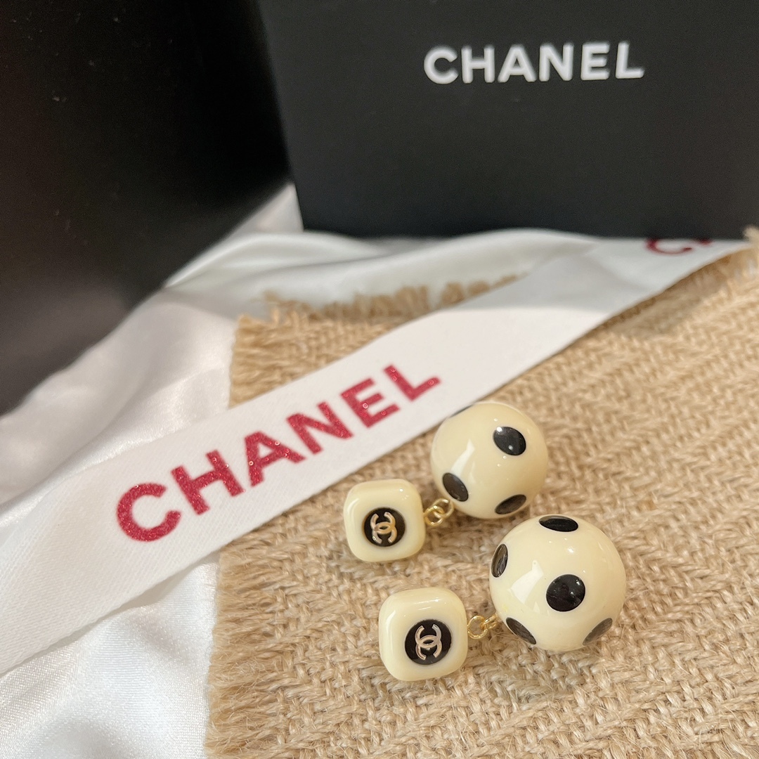 CC BALL BEIGE EARRINGS
