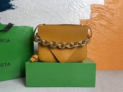 BV Mount Cob, For Women, Women’s Bags 8.3in/21cm