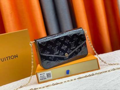 LUV POCHETTE FELICE AMARANTE MONOGRAM VERNIS BLACK 21CM