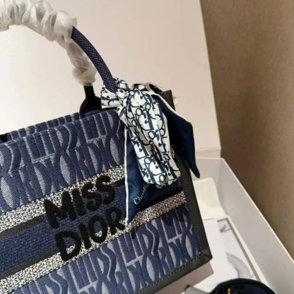DOR SMALL BOOK TOTE MISS DOR ALLOVER BLUE DENIM 26CM M1325CZCH M49E