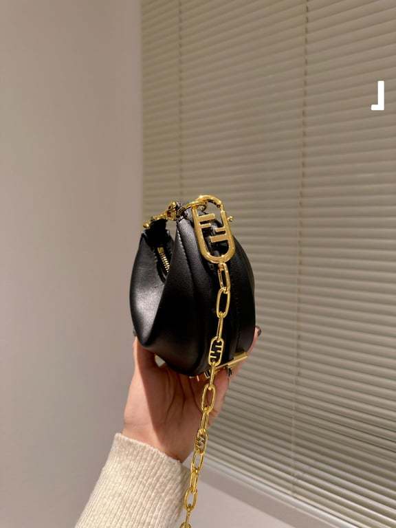 FD NANO GRAPHY BLACK LEATHER CHARM 19CM