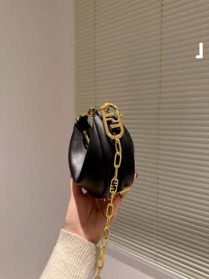 FD NANO GRAPHY BLACK LEATHER CHARM 19CM