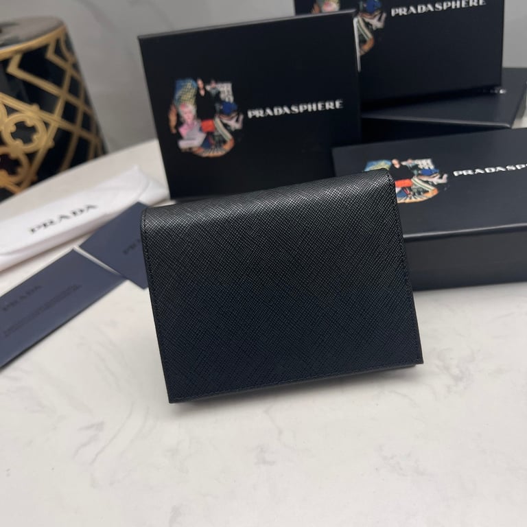 PR SMALL SAFFIANO LUX LEATHER FLAP CONTINENTAL TRIANGLE BLACK WALLET 10CM