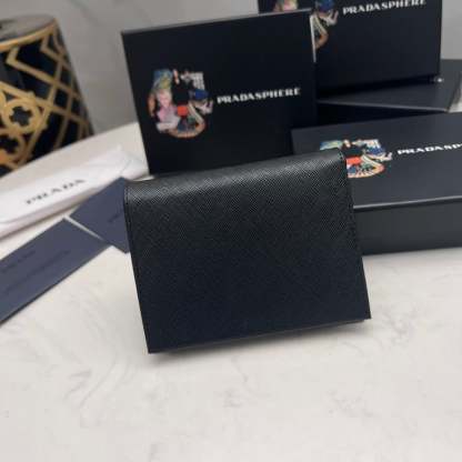 PR SMALL SAFFIANO LUX LEATHER FLAP CONTINENTAL TRIANGLE BLACK WALLET 10CM