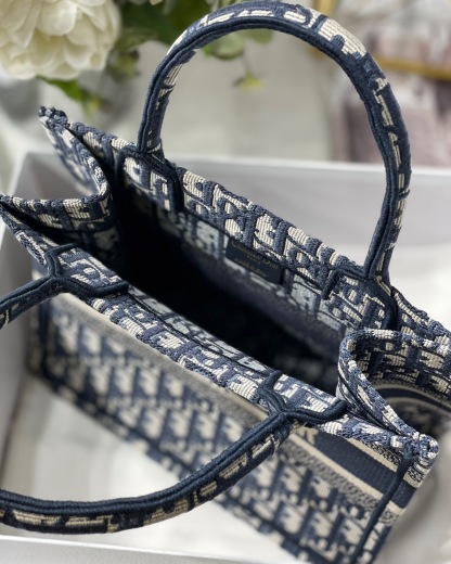 DOR SMALL BOOK TOTE BLUE DOR OBLIQUE EMBROIDERY M1265ZRIW M928