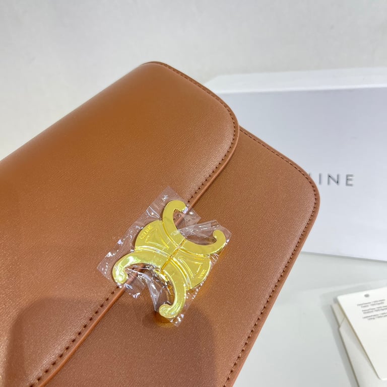 CE TEEN TRIOMPHE BAG IN SHINY CALFSKIN BROWN 18CM