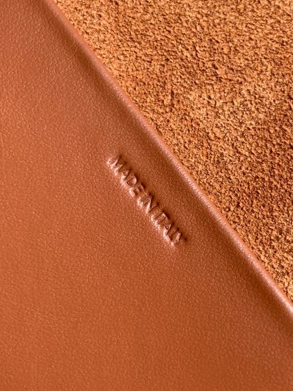 CE BESACE CUIR TRIOMPHE IN SMOOTH CALFSKIN TAN 111233DU304LU