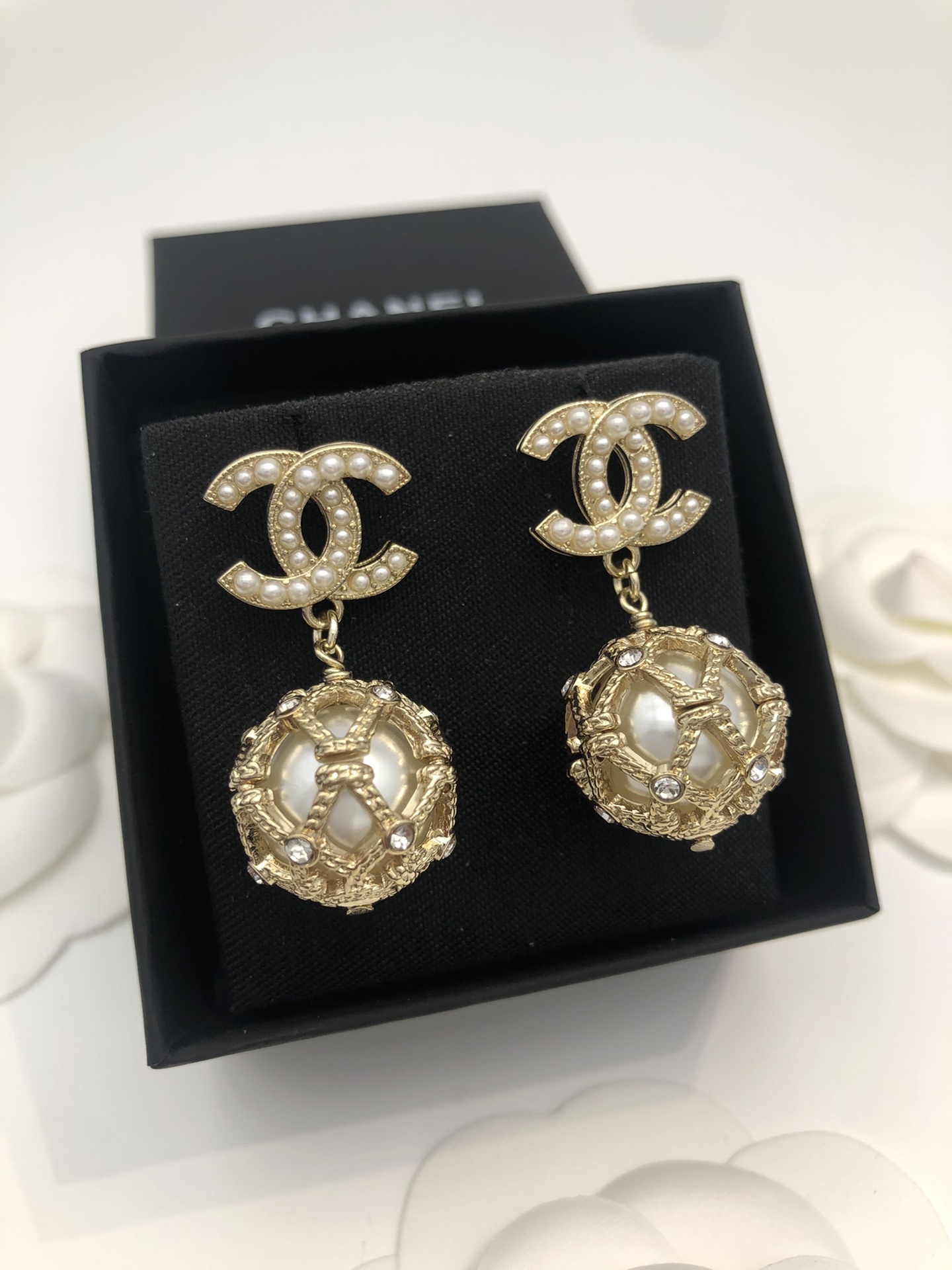 CC GOLD CAGED PEARL EARRINGS